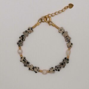 Bracelet Talmont en jaspe dalmatien et perles d’eau douce monté sur chaîne dorée