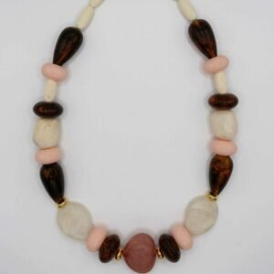 Collier Albine en perles de résine rose, marron et crème avec attaches dorées