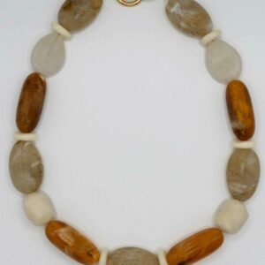 Collier Flavigny en perles de résine beige, orange et crème avec attaches dorées