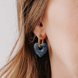 créoles avec cœur Biarritz Irisia en résine bleue pailletée et monture dorée