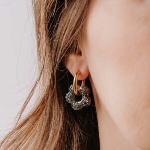 Créoles Oia Ambrelia en acier doré avec fleur marron scintillante en résine