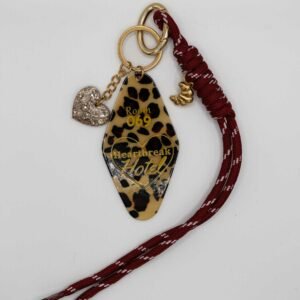 grigri de sac Automne – Rouge avec cœur doré, cordon bordeaux et médaillon léopard, fait main en France