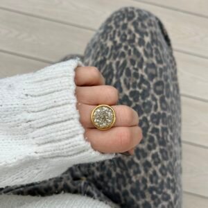 Bague Sonora - Argent en laiton doré avec éclats de verre argenté incrustés dans une résine artisanale