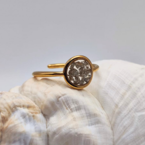 Bague Paris - Argent avec éclats de verre argenté incrustés à la main dans une résine transparente