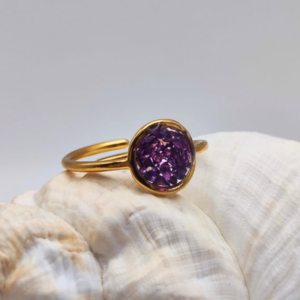 Bague Paris - Lavande avec éclats de verre violets incrustés à la main dans une résine transparente