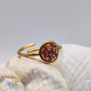 Bague Paris - Rosée avec éclats de verre roses incrustés à la main dans une résine transparente