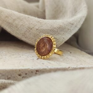 Bague Albany - Cannelle marron ovale sur anneau doré avec contour perlé élégant