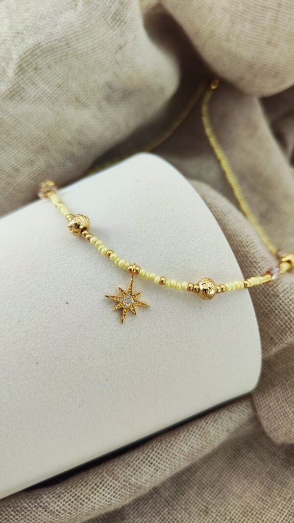 Collier Whitsunday perles jaunes étoile dorée - Atelier R. Collier Whitsunday avec perles jaunes et breloque étoile dorée sertie de zirconium